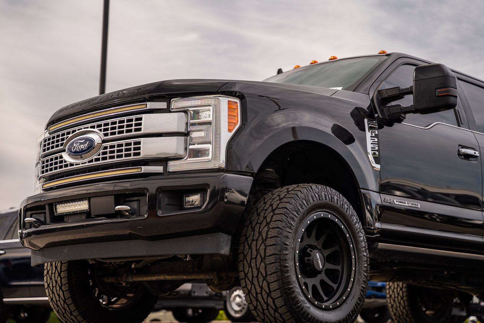 Certified 2019 Ford F250 Platinum w/ Platinum Ultimate Package AWD/4WD image 4