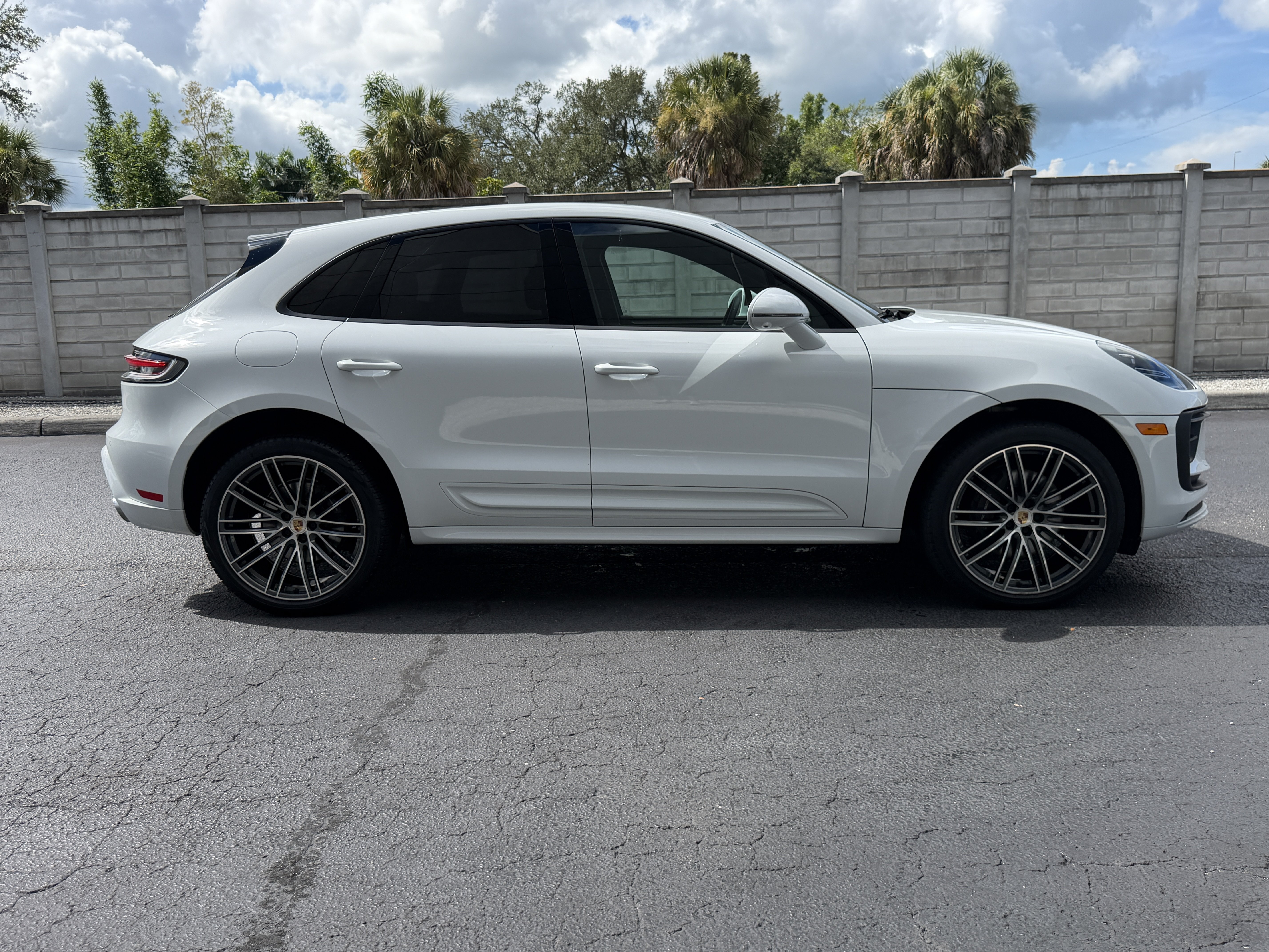 Certified 2024 Porsche Macan AWD/4WD image 7