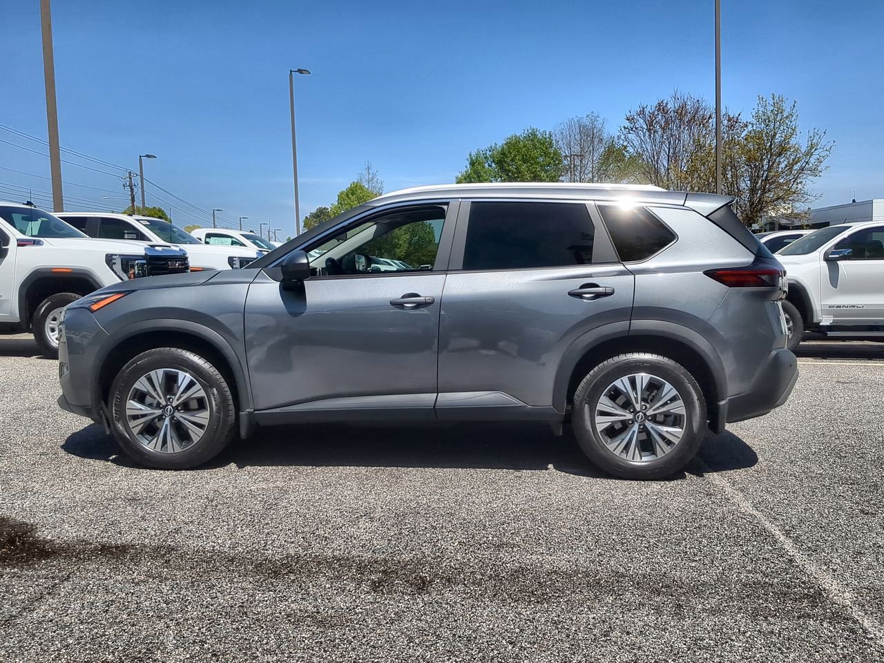 Used 2023 Nissan Rogue SV w/ SV Premium B Package image 5