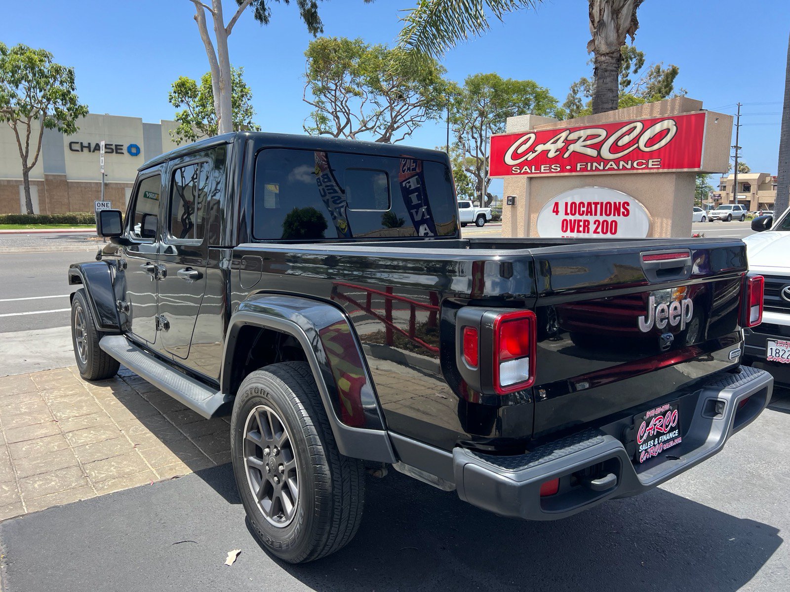 Used 2020 Jeep Gladiator Overland AWD/4WD image 7