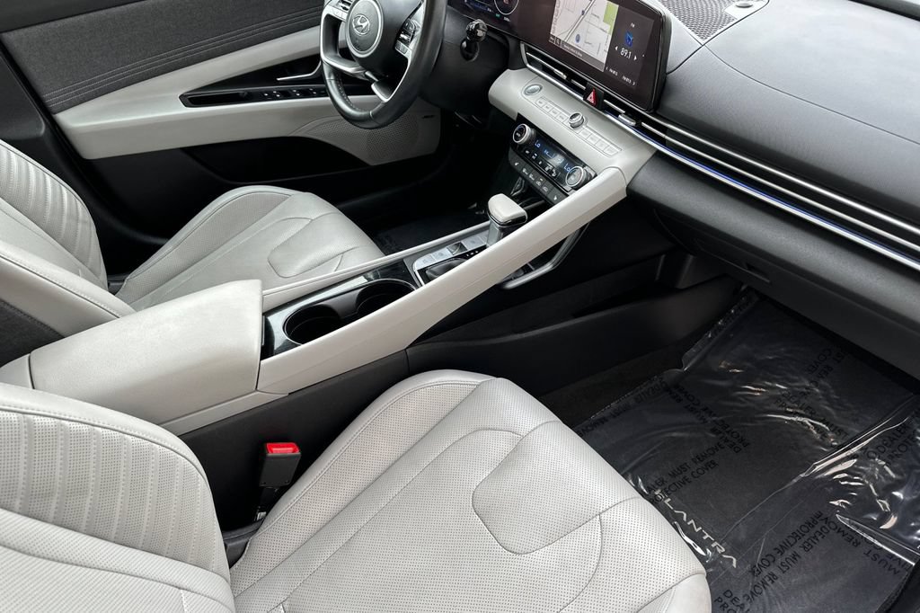 Used 2023 Hyundai Elantra Limited FWD image 17
