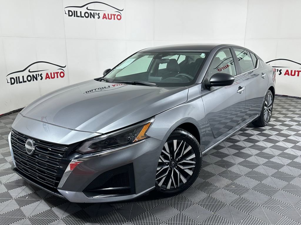 Used 2024 Nissan Altima 2.5 SV FWD image 1