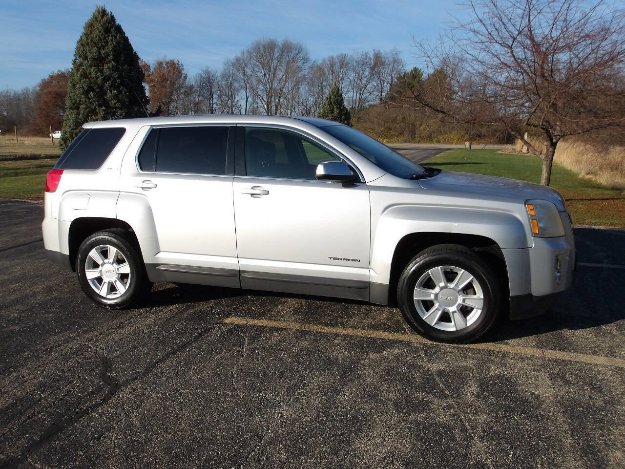 Used 2011 GMC Terrain SLE image 1