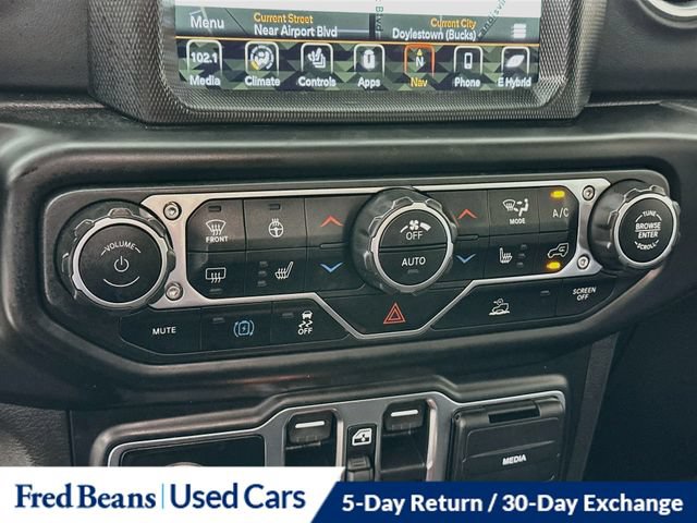 Used 2022 Jeep Wrangler Unlimited Sahara w/ Cold Weather Group AWD/4WD image 23