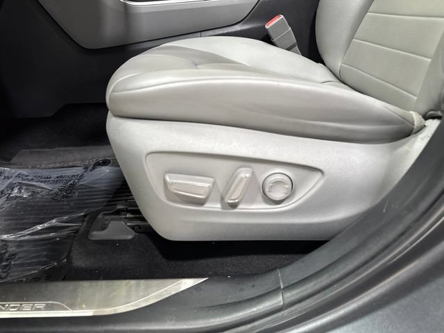 Used 2022 Toyota Highlander XLE AWD/4WD image 8