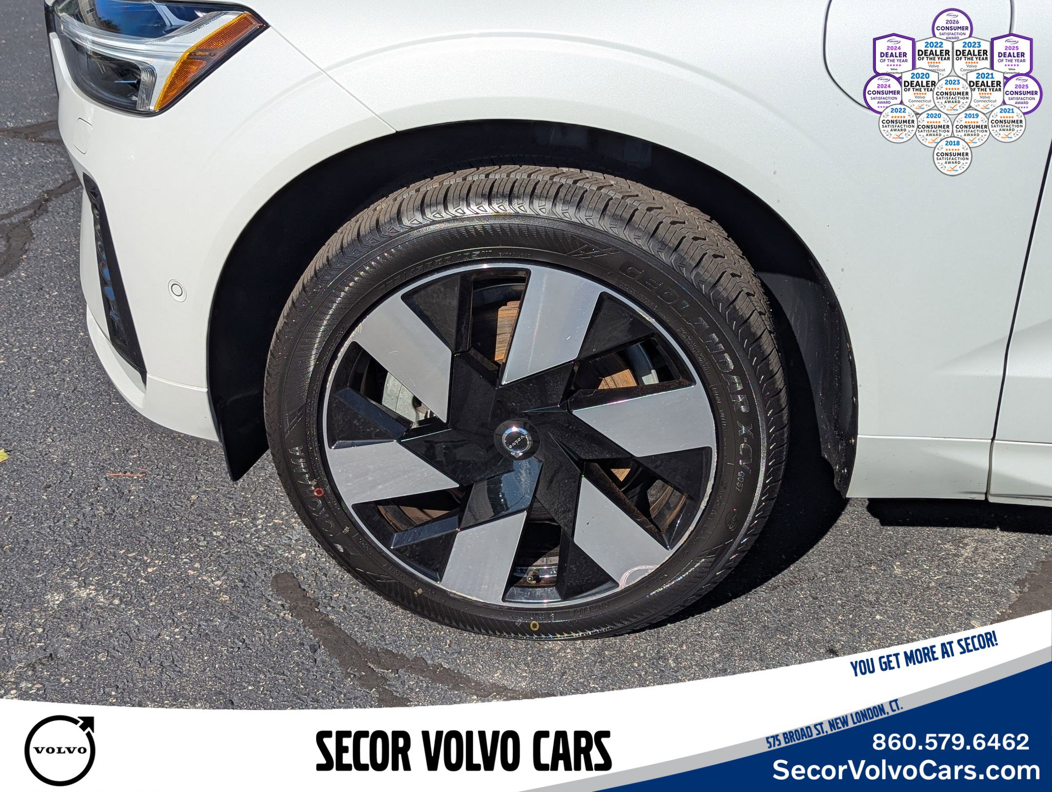 Certified 2024 Volvo XC60 T8 Plus w/ Protection Package Premier image 25