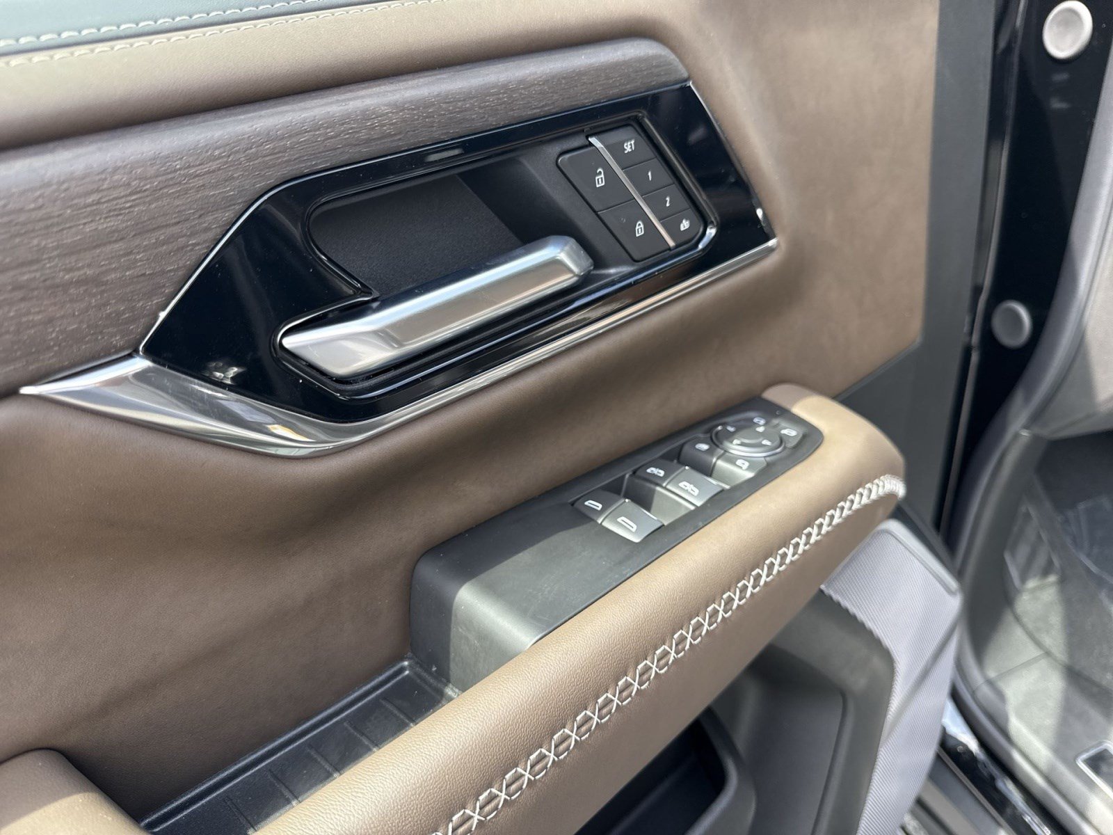 New 2026 GMC Yukon XL Denali Ultimate AWD/4WD image 12