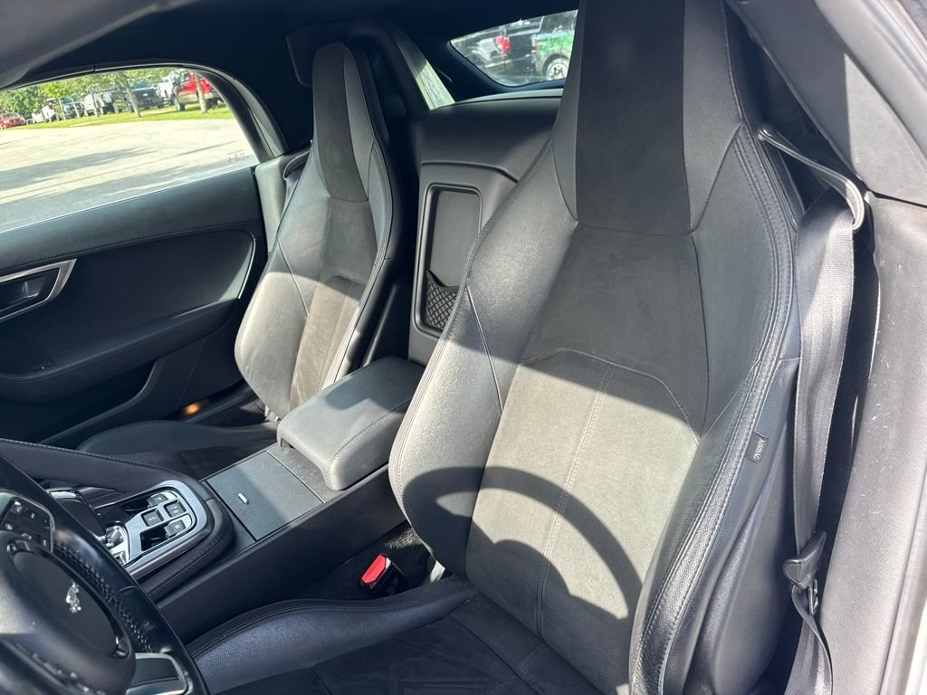 Used 2018 Jaguar F-TYPE Convertible RWD image 10