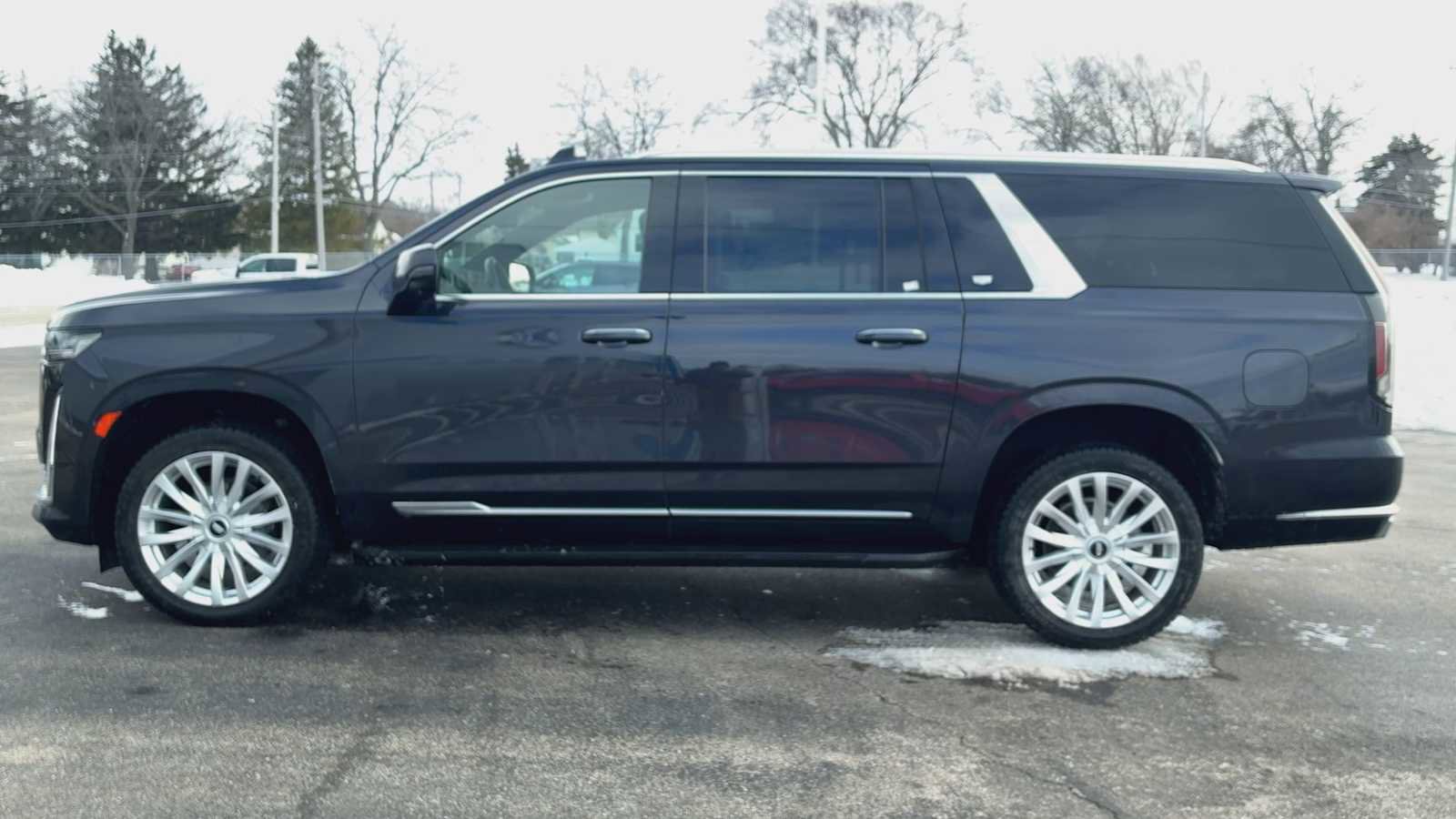 Certified 2024 Cadillac Escalade ESV Luxury image 5