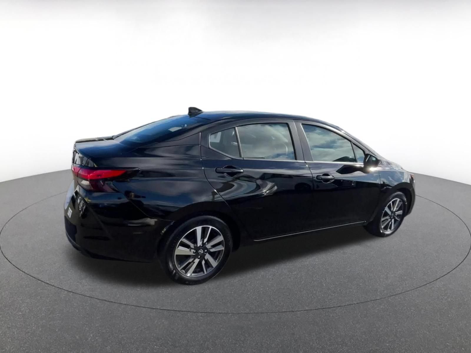 Used 2025 Nissan Versa SV FWD image 13