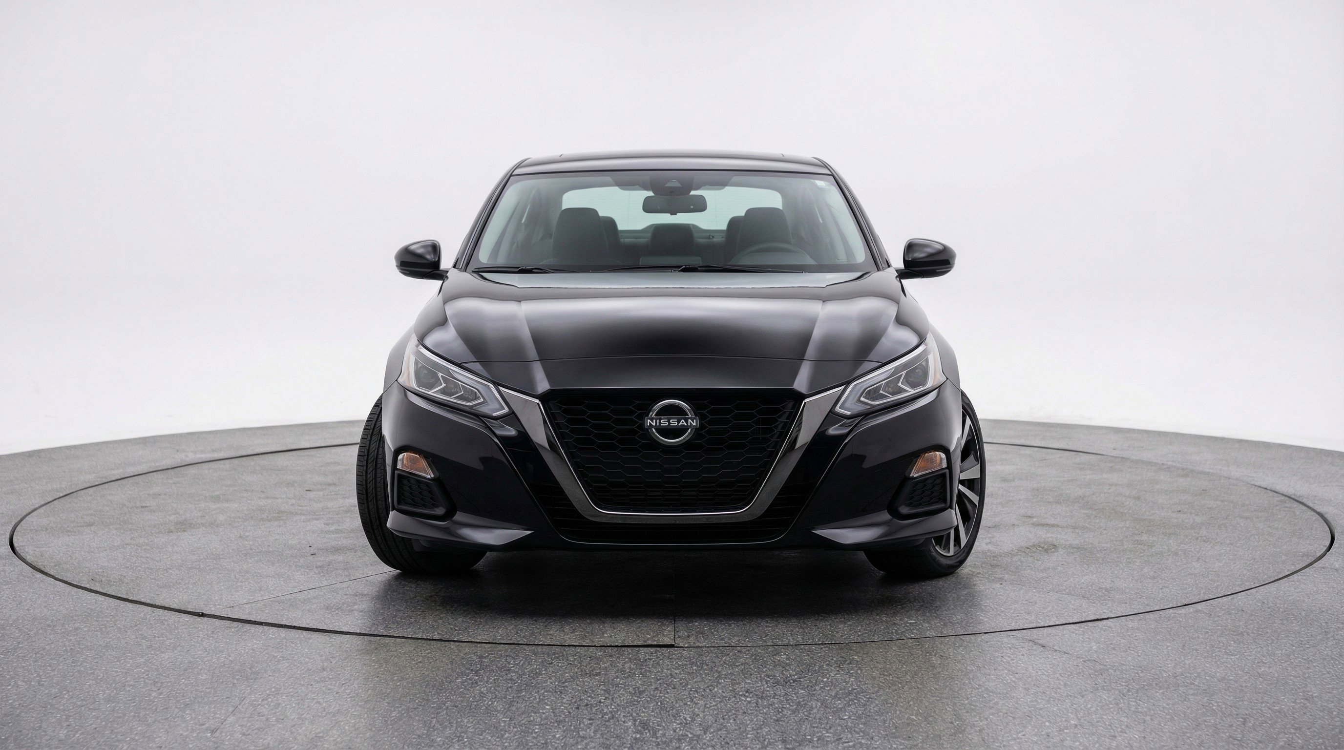 Used 2025 Nissan Altima 2.5 SV image 2