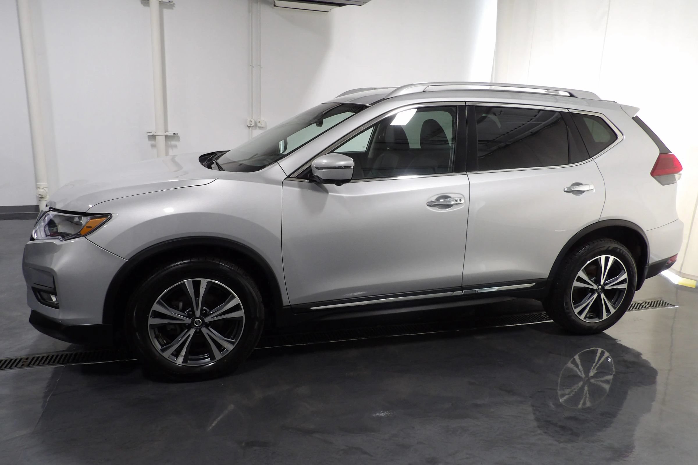 Used 2018 Nissan Rogue SL AWD/4WD image 4