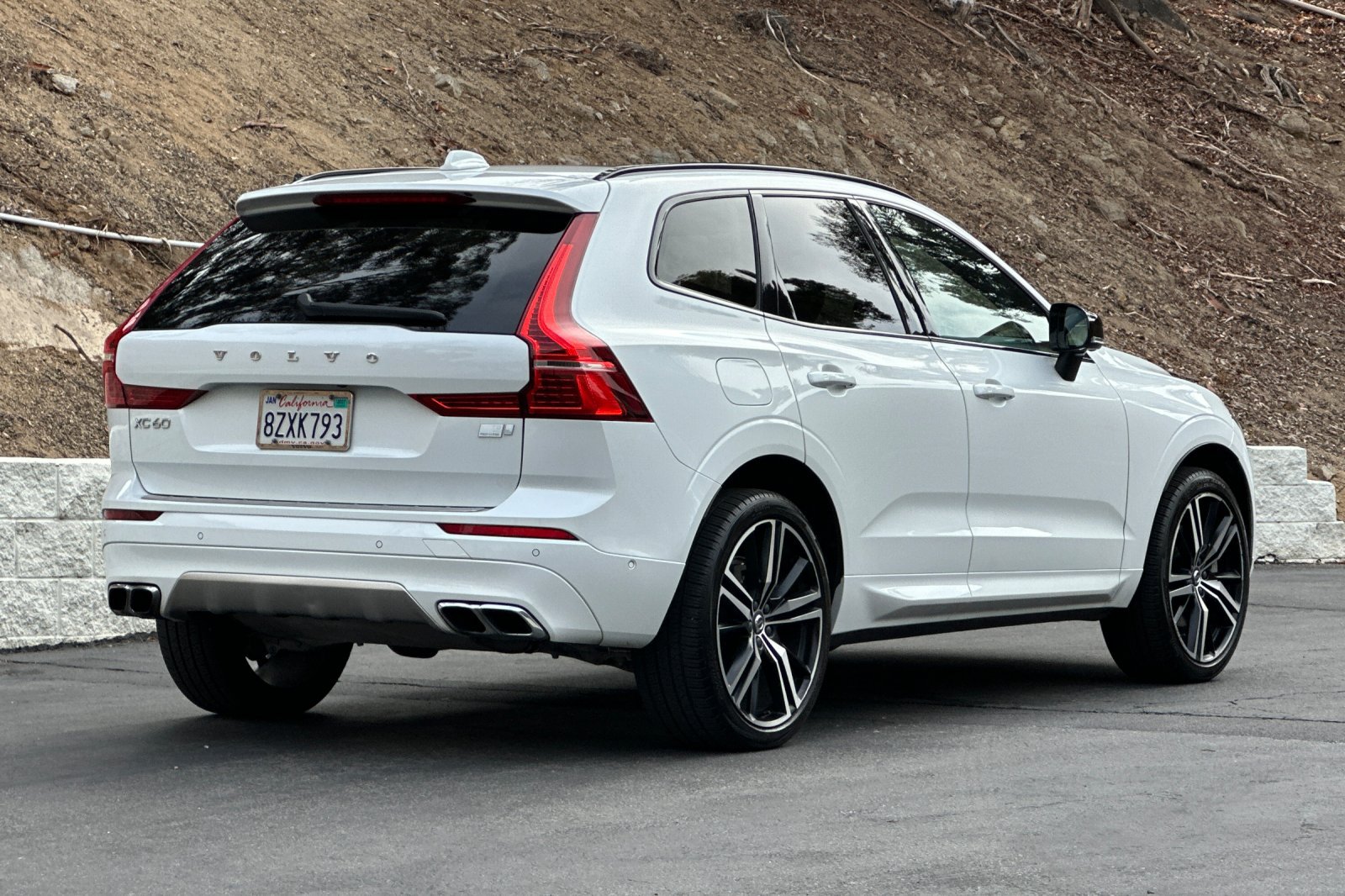 Used 2021 Volvo XC60 T8 R-Design w/ Advanced Package AWD/4WD image 4
