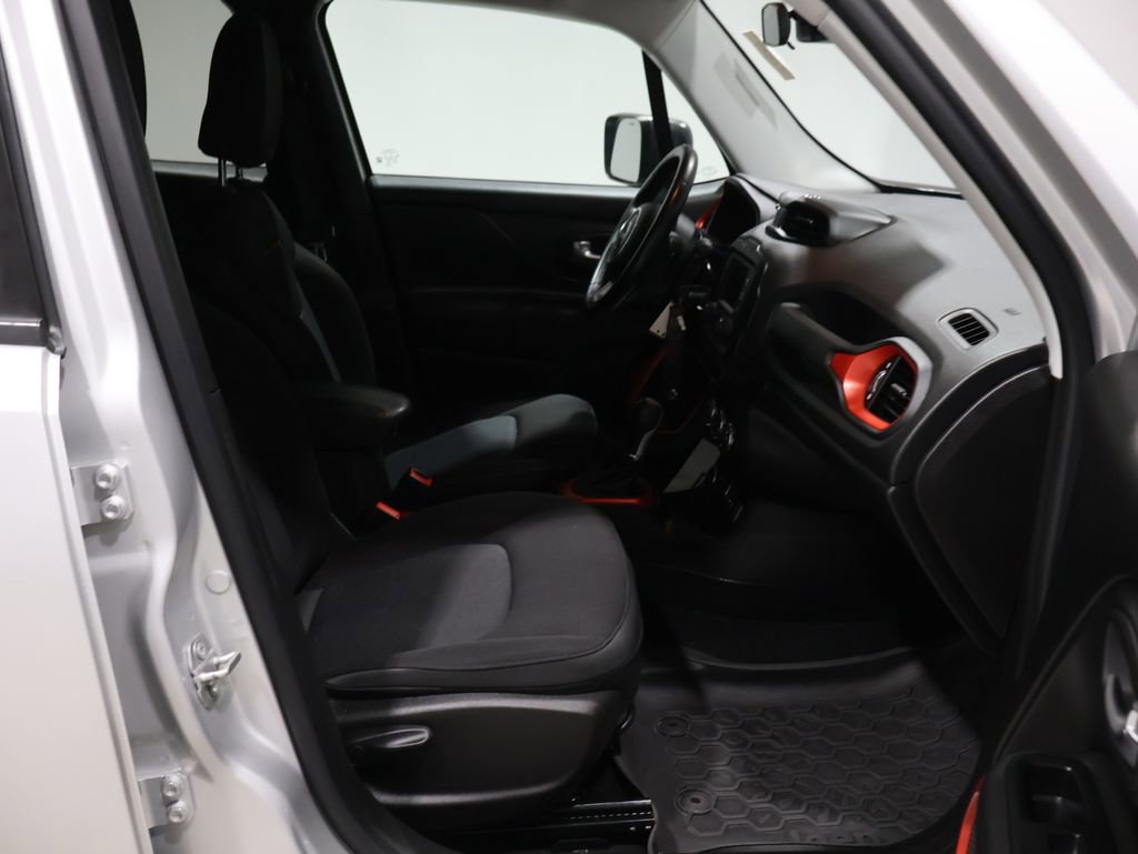 Used 2015 Jeep Renegade Trailhawk image 22