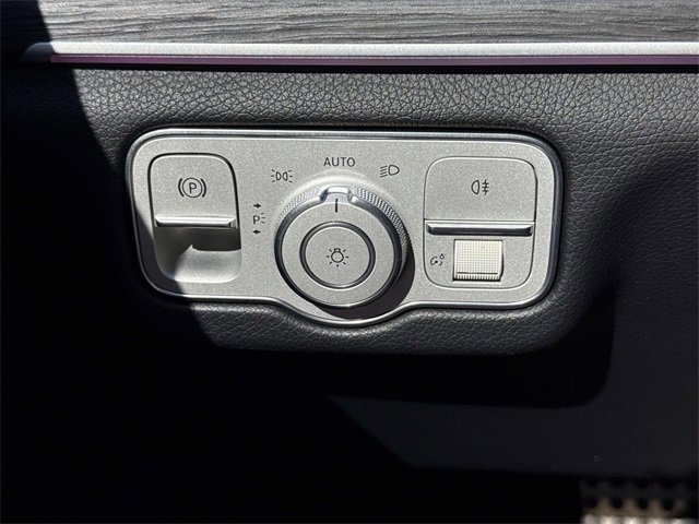 Used 2023 Mercedes-Benz GLS 450 4MATIC image 28