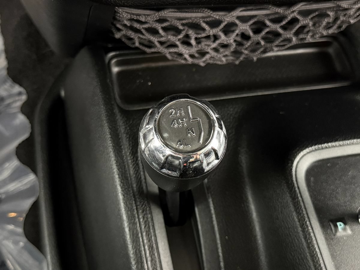 Used 2018 Jeep Wrangler Unlimited Sport AWD/4WD image 24
