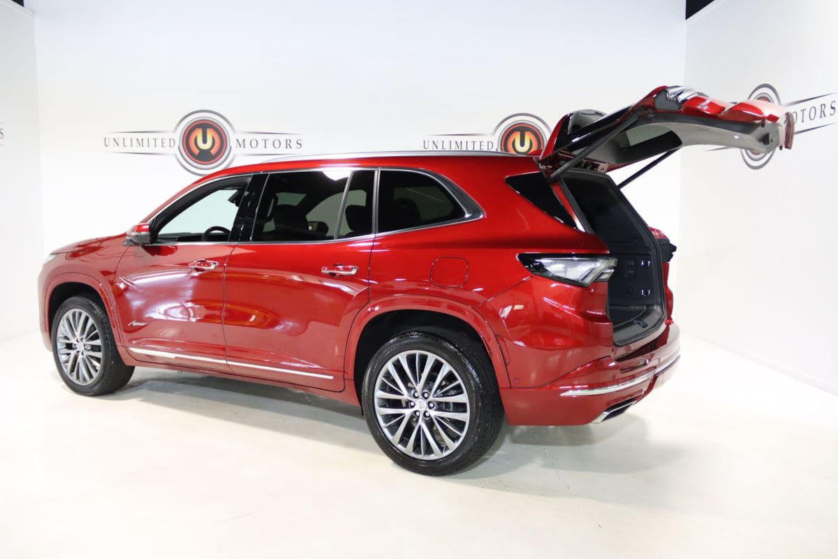 Used 2025 Buick Enclave Avenir w/ Super Cruise Package AWD/4WD image 34
