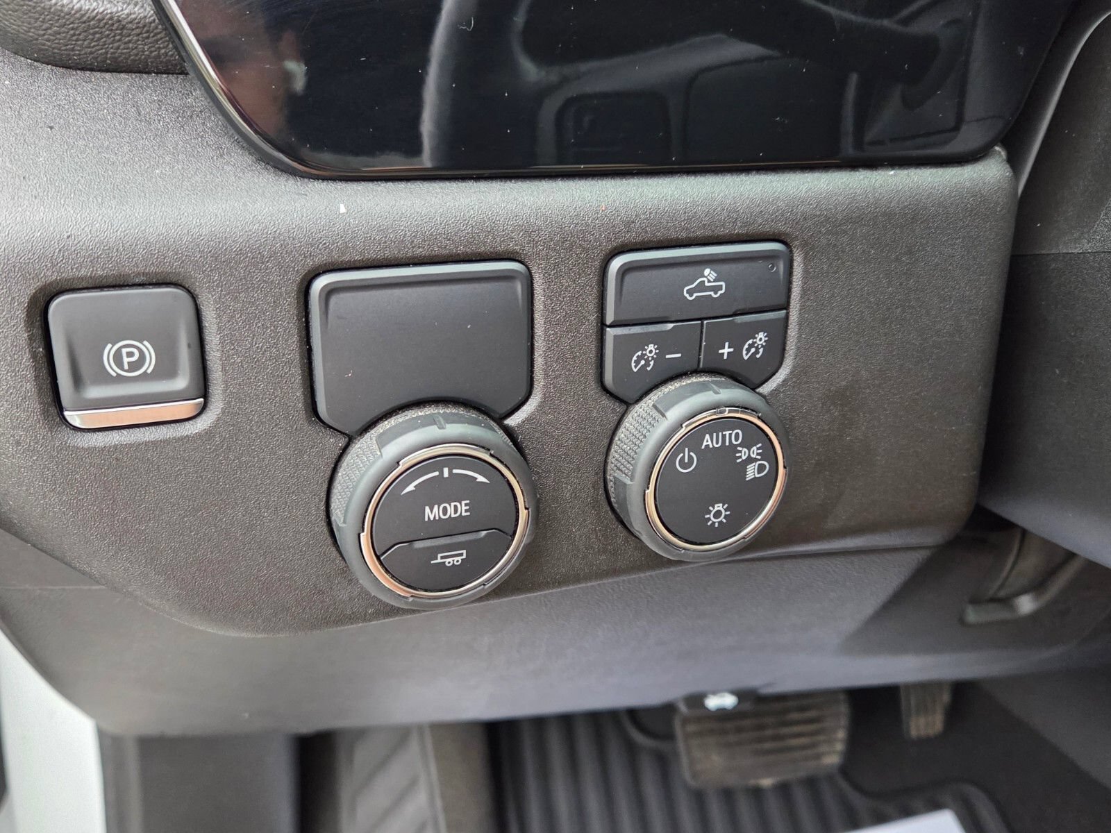 Used 2025 Chevrolet Silverado 1500 LT RWD image 27