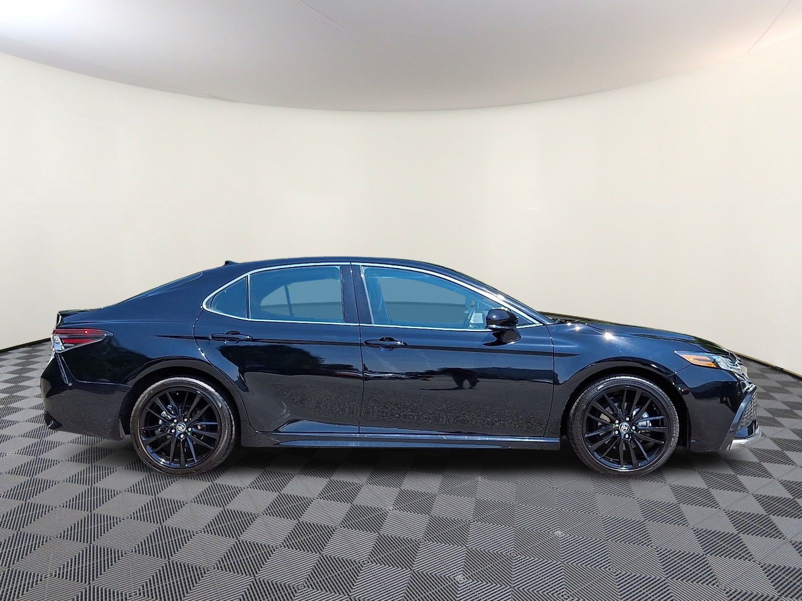 Used 2024 Toyota Camry XSE FWD image 7