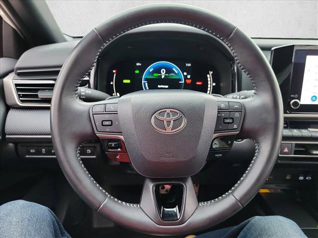 Used 2025 Toyota Camry SE image 19