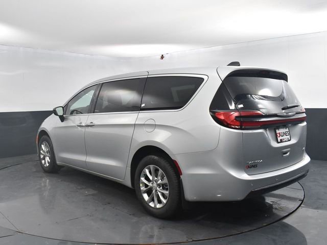 New 2026 Chrysler Pacifica Select image 7