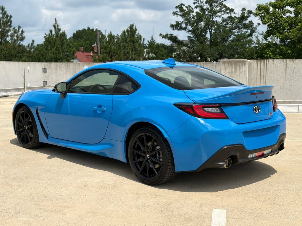 Used 2022 Toyota GR86 Premium RWD image 3