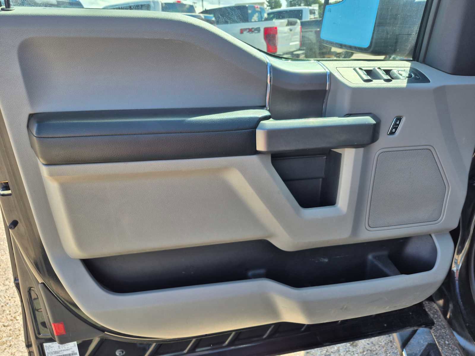 Used 2015 Ford F150 XLT w/ Equipment Group 302A Luxury image 12