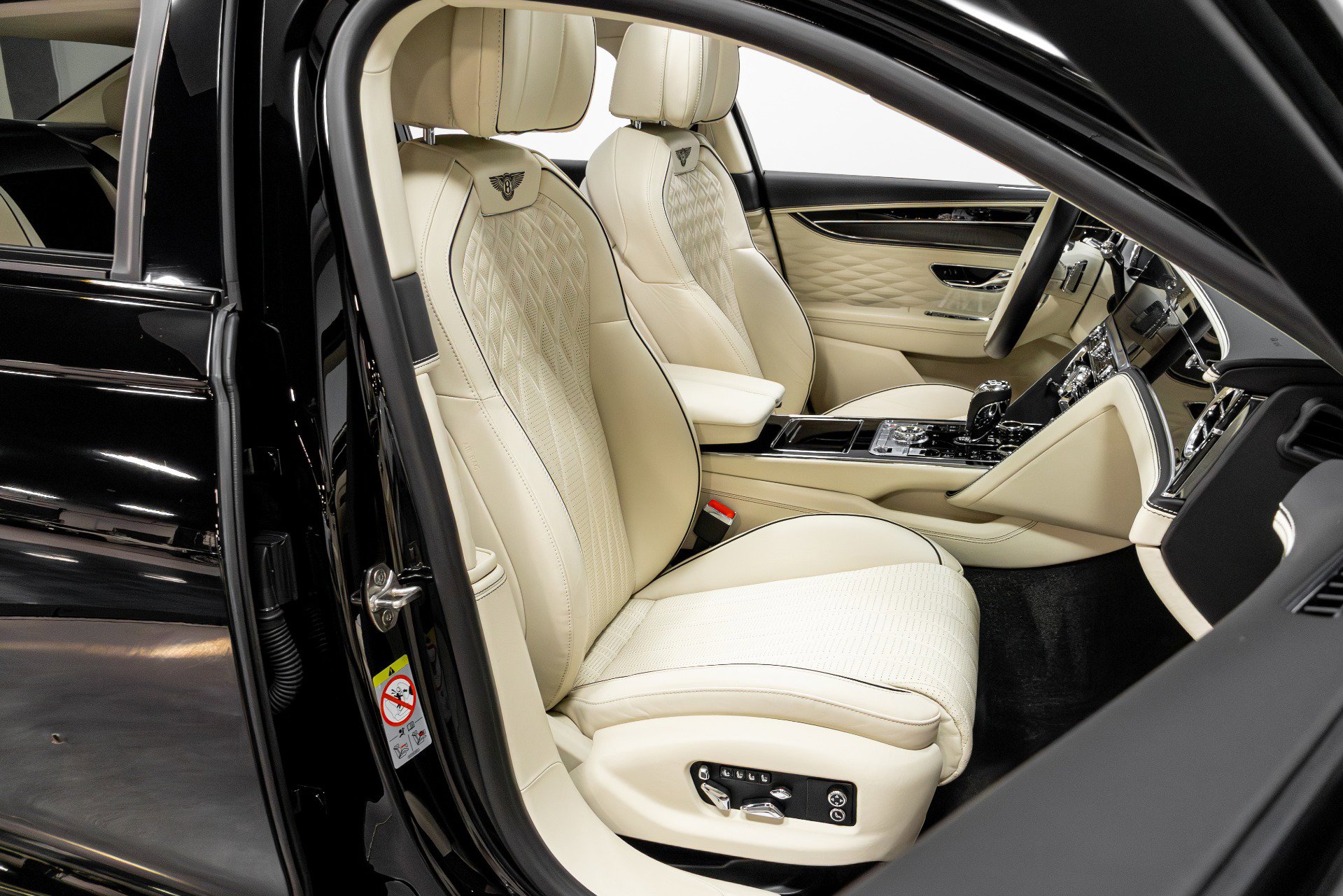 Used 2021 Bentley Flying Spur W12 image 21