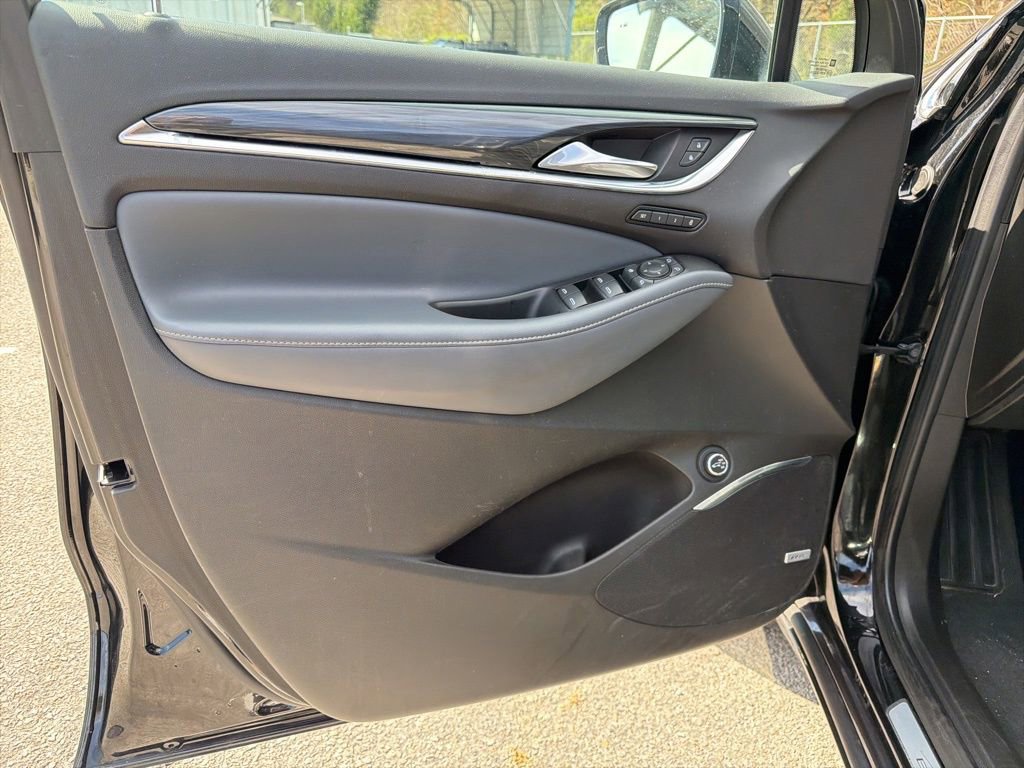 Used 2024 Buick Enclave Premium image 5