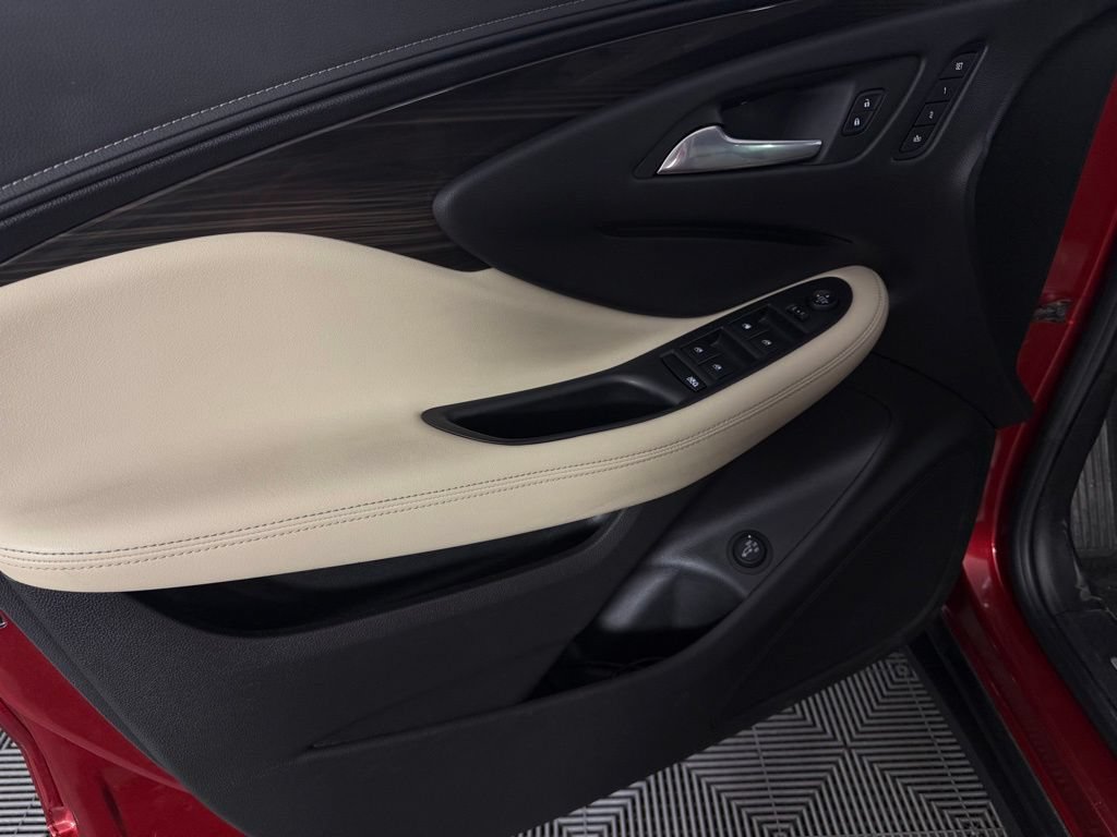 Used 2020 Buick Envision Essence FWD image 24