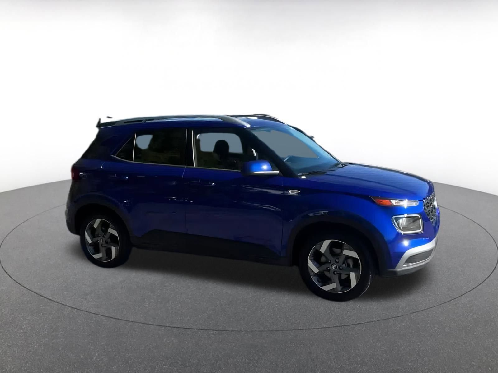 Used 2025 Hyundai Venue SEL image 2