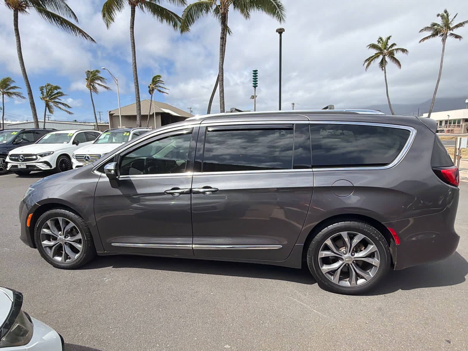 Used 2017 Chrysler Pacifica Limited FWD image 6
