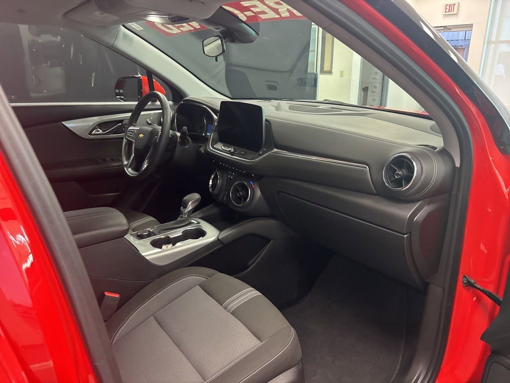 Used 2025 Chevrolet Blazer LT image 12
