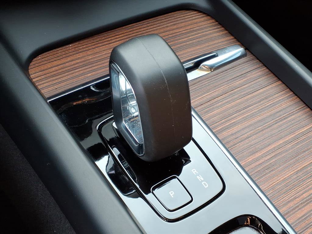 Certified 2024 Volvo XC60 B5 Plus w/ Protection Package Premier image 24