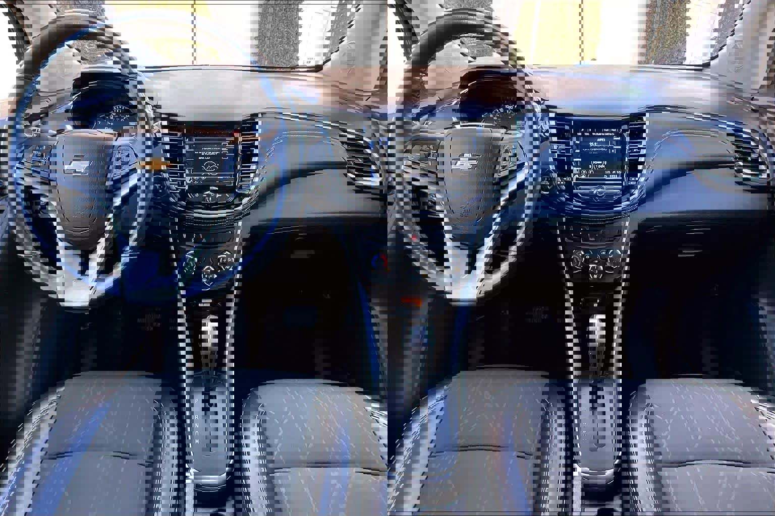 Used 2019 Chevrolet Trax LT w/ LT Convenience Package image 16