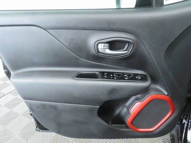 Used 2022 Jeep Renegade Trailhawk image 25