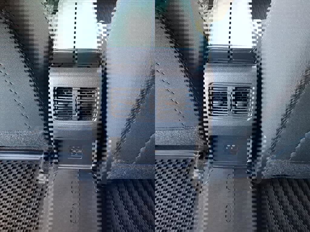 Used 2023 Nissan Rogue SV image 6