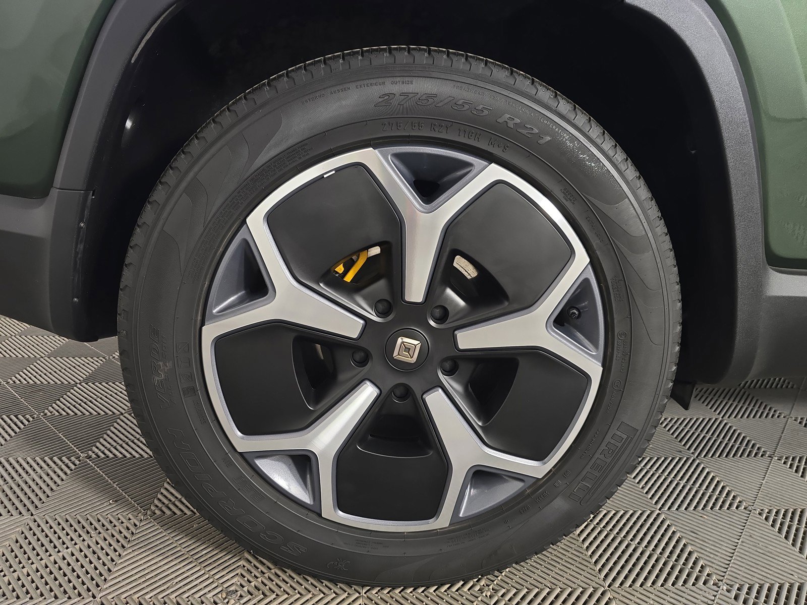 Used 2024 Rivian R1S Adventure AWD/4WD image 11