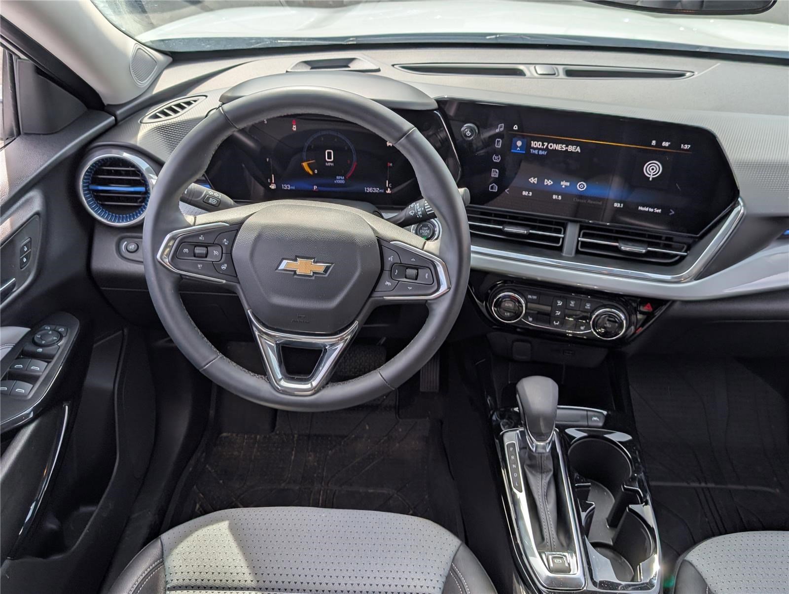 Used 2025 Chevrolet Trax LT w/ Driver Confidence Package image 16