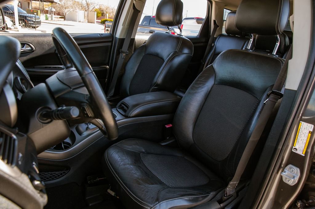 Used 2017 Dodge Journey Crossroad FWD image 13