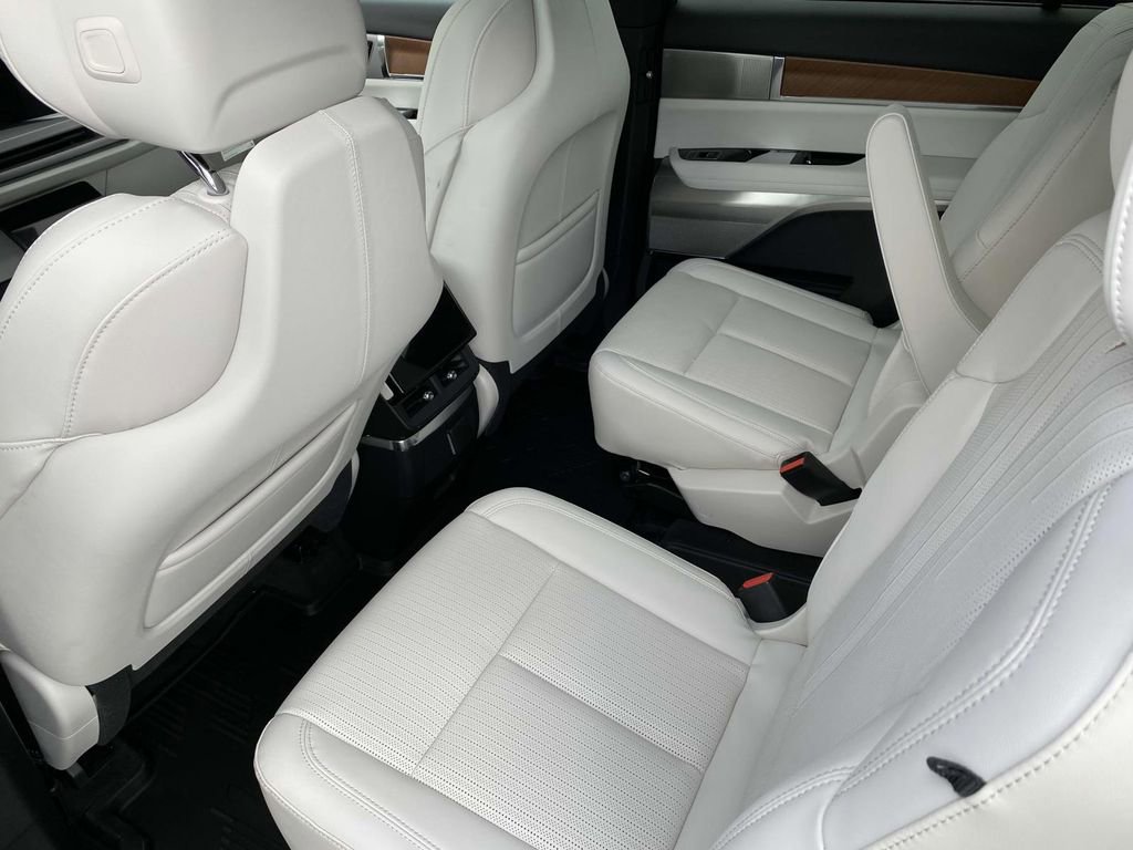 New 2026 Cadillac Vistiq Sport w/ LPO, Floor Liner Package image 10