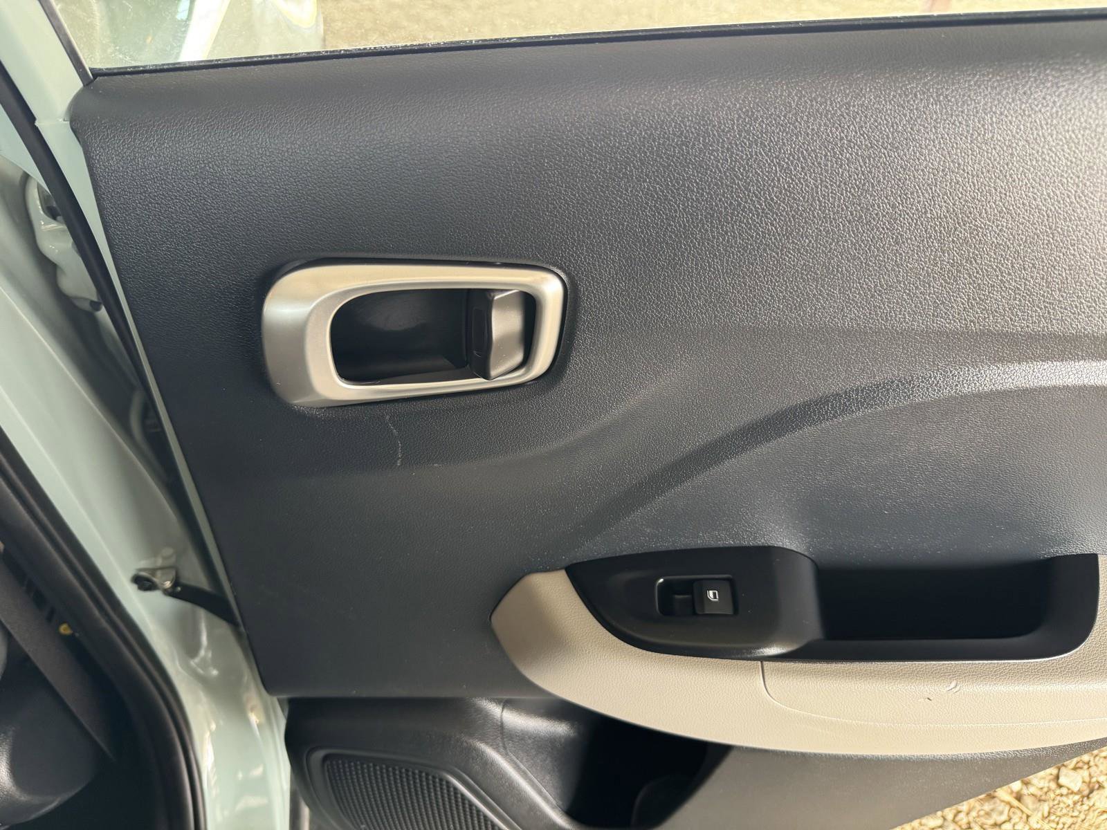 Used 2025 Hyundai Venue SEL image 32