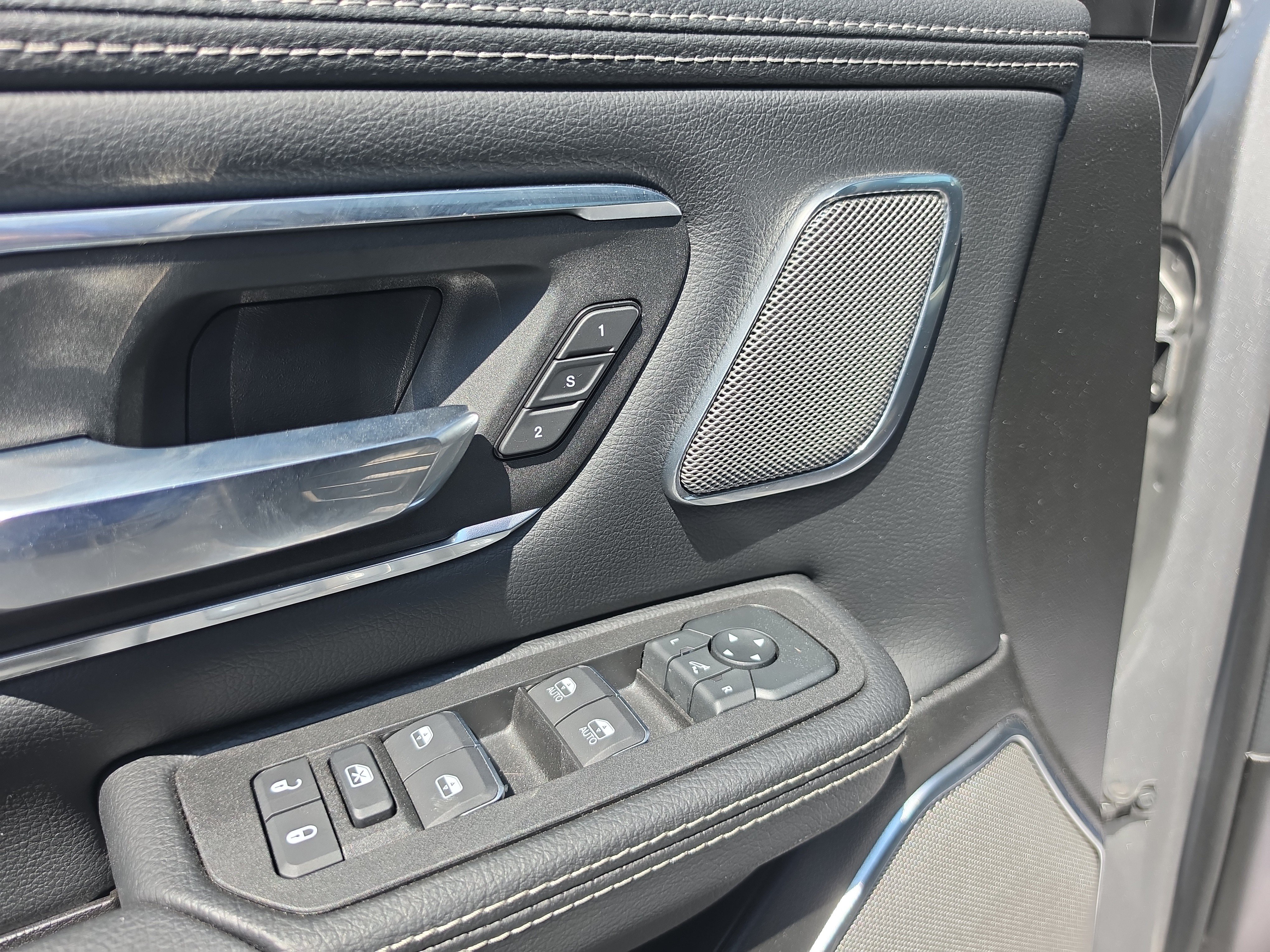Used 2026 RAM 1500 Laramie AWD/4WD image 18