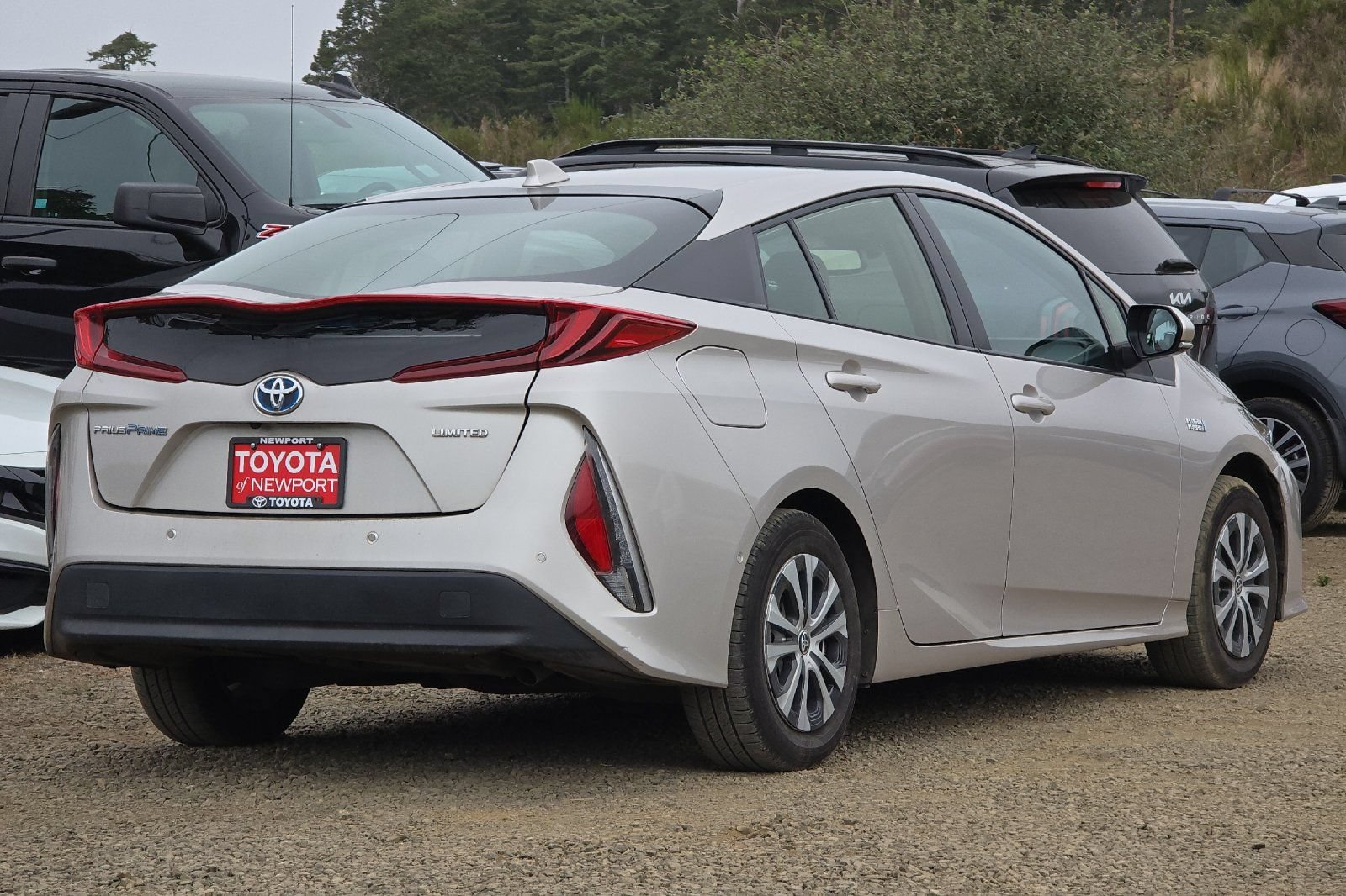 Used 2021 Toyota Prius Prime Limited w/ Carpet Mat Package (TMS) FWD image 4