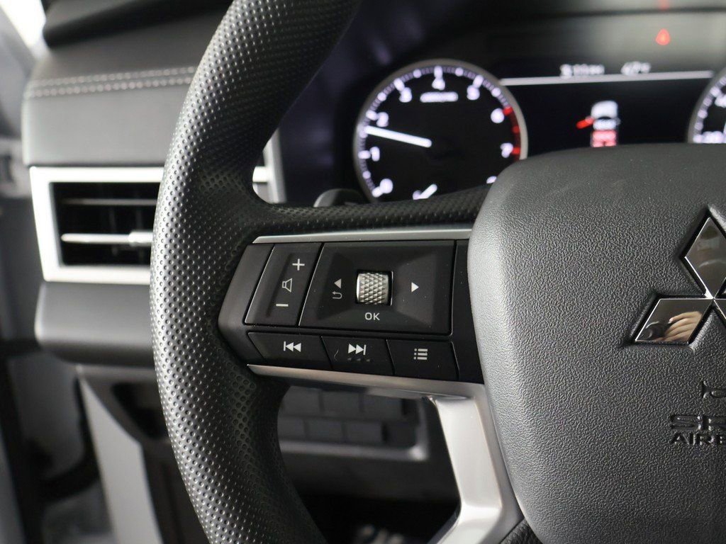 New 2026 Mitsubishi Outlander ES AWD/4WD image 38