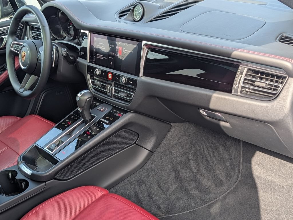 Certified 2024 Porsche Macan AWD/4WD image 13