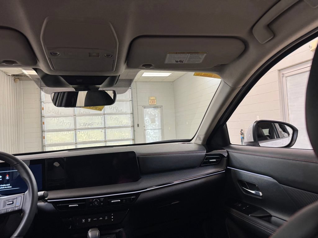 Used 2025 Nissan Kicks SR w/ Illumination Package AWD/4WD image 23