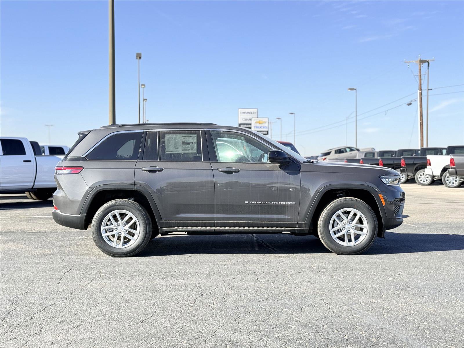 New 2025 Jeep Grand Cherokee Laredo X w/ Luxury Tech Group I AWD/4WD image 4