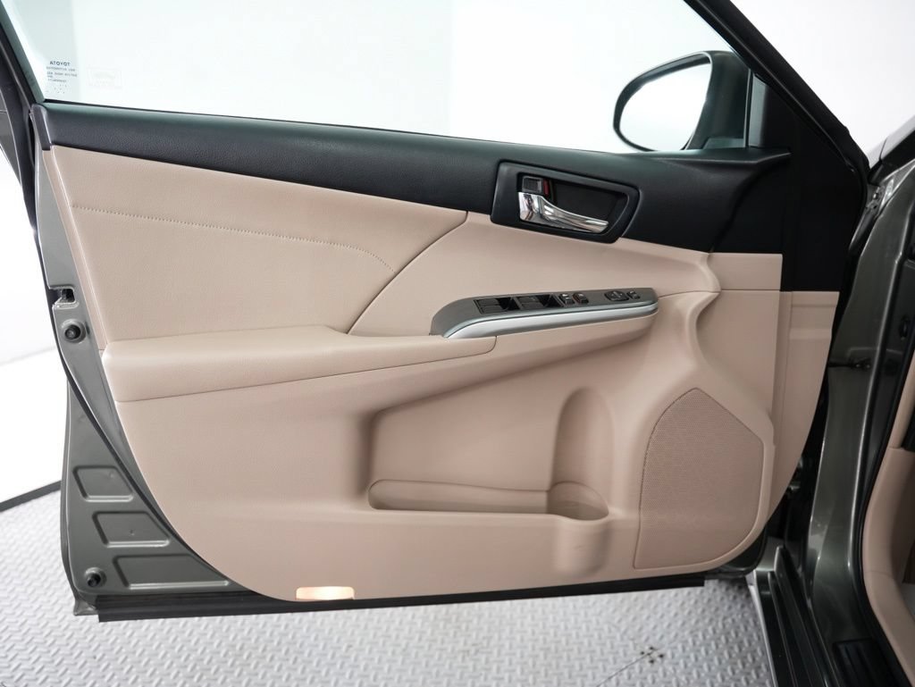 Used 2013 Toyota Camry XLE w/ Leather Pkg FWD image 44
