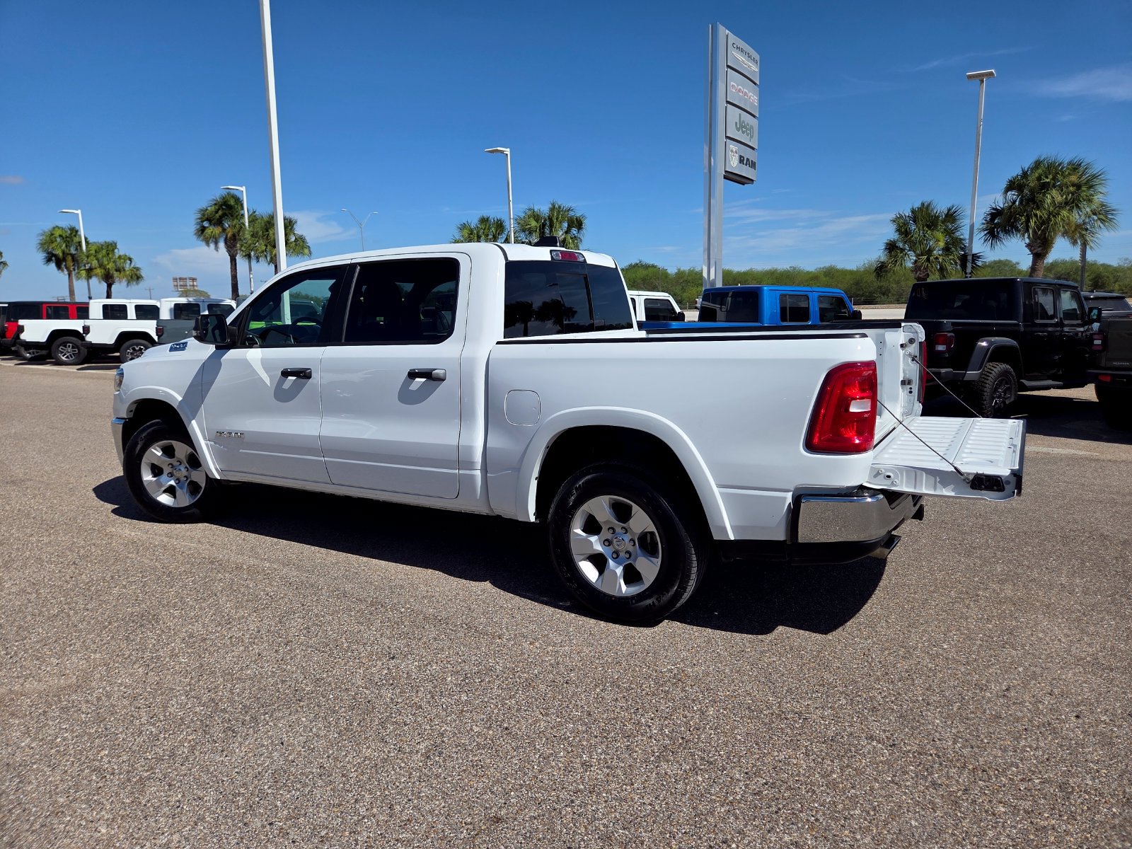 Used 2025 RAM 1500 Big Horn AWD/4WD image 6